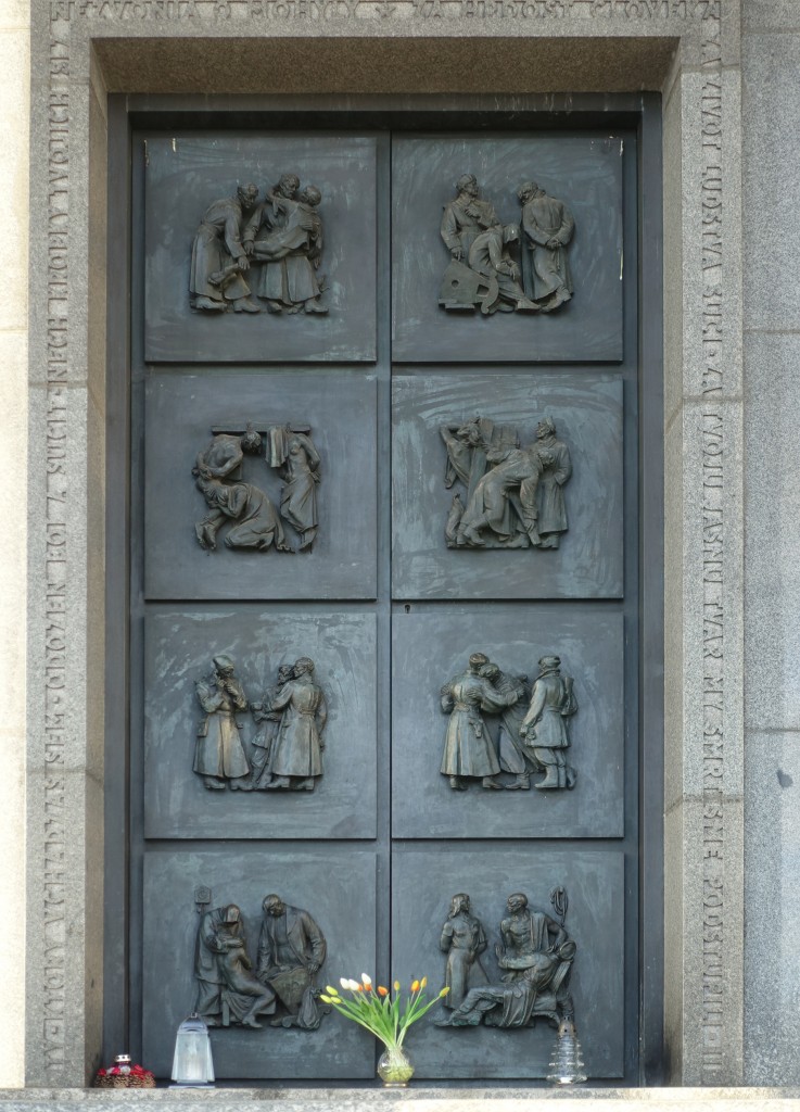 slavín reliefne dvere